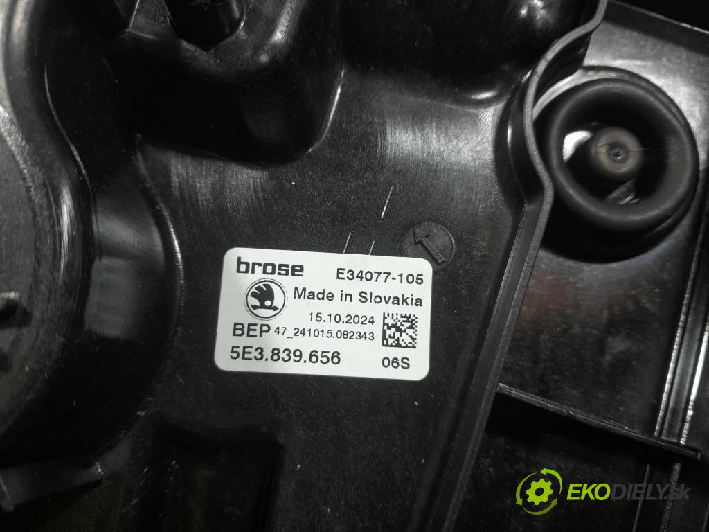 Skoda Octavia 2024 mechanizmus okna Okná: zad v pravo: 5E3839656