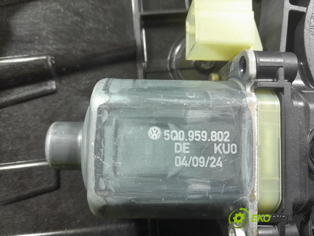 Skoda Octavia 2024 mechanizmus okna Okná: zad v pravo: 5E3839656