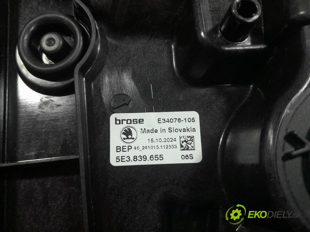 Skoda Octavia 2024 mechanizmus okna Okná: zad Vľavo: 5E3839655