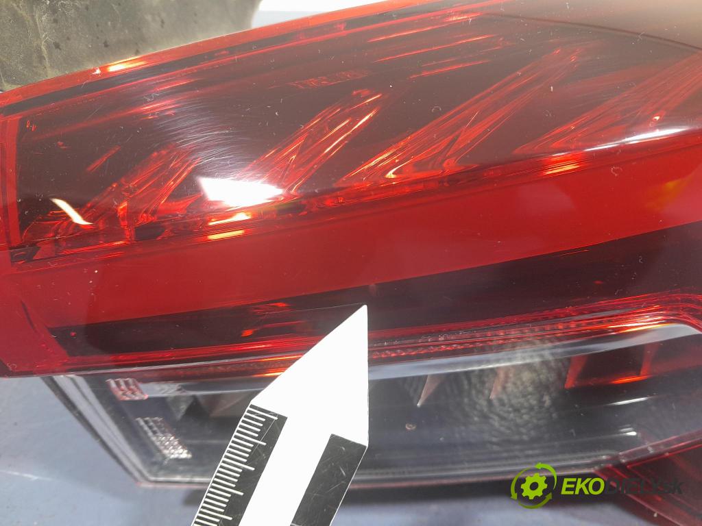 Skoda Octavia 2024 svetlo / reflektor zad Prava: Vonkajsia: 5E3945208B