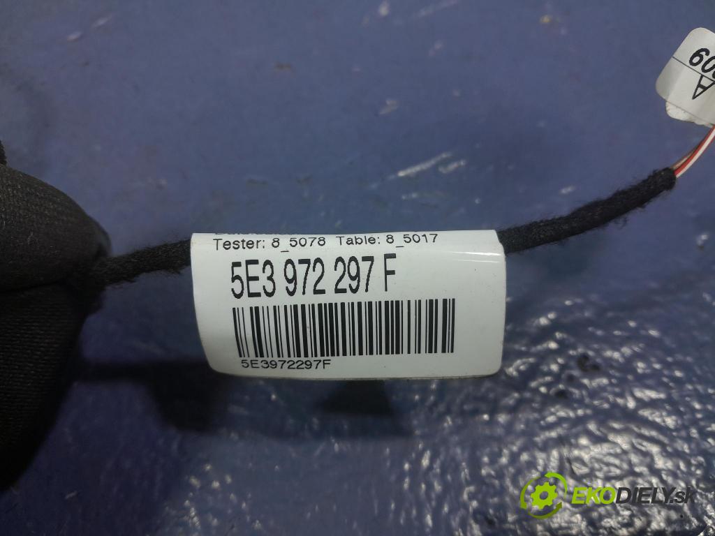 Skoda Octavia 2024 rukoväť Predné Prava: 8V0839885