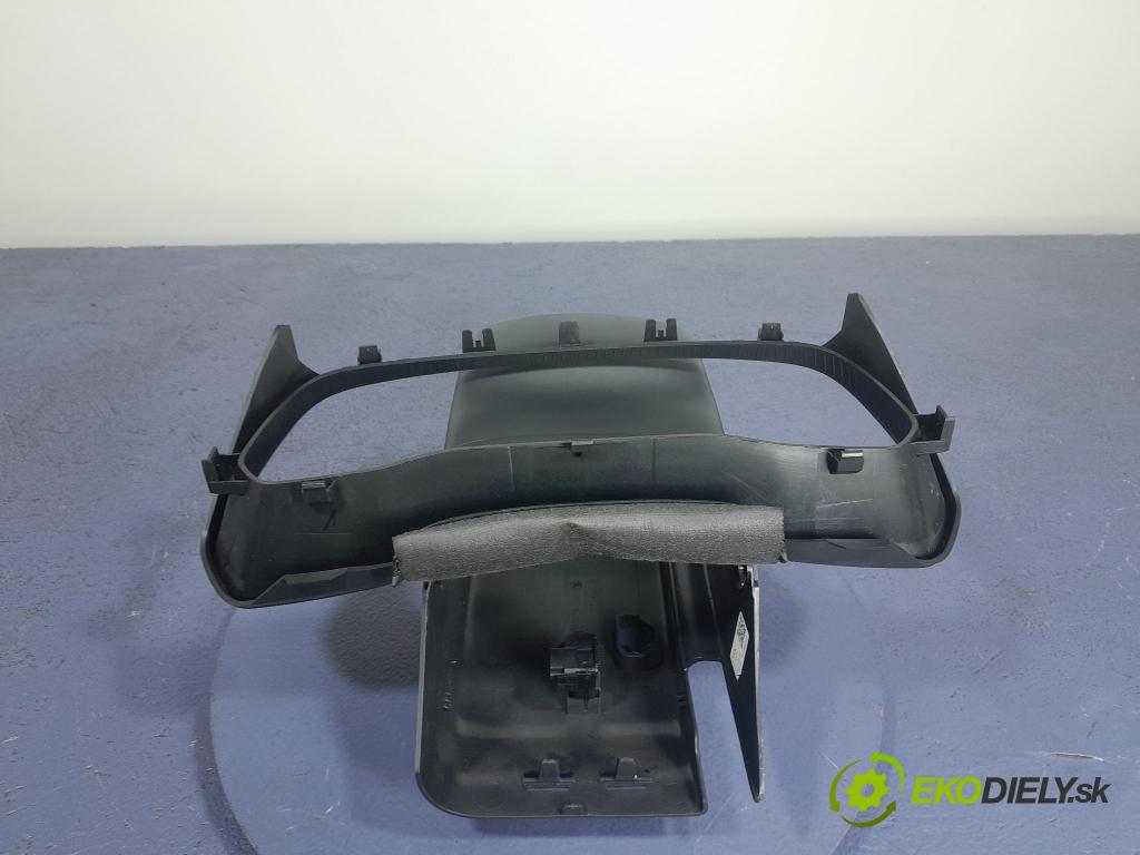 Skoda Octavia 2024 kryt Plast: Interiéry: 5E3858565
