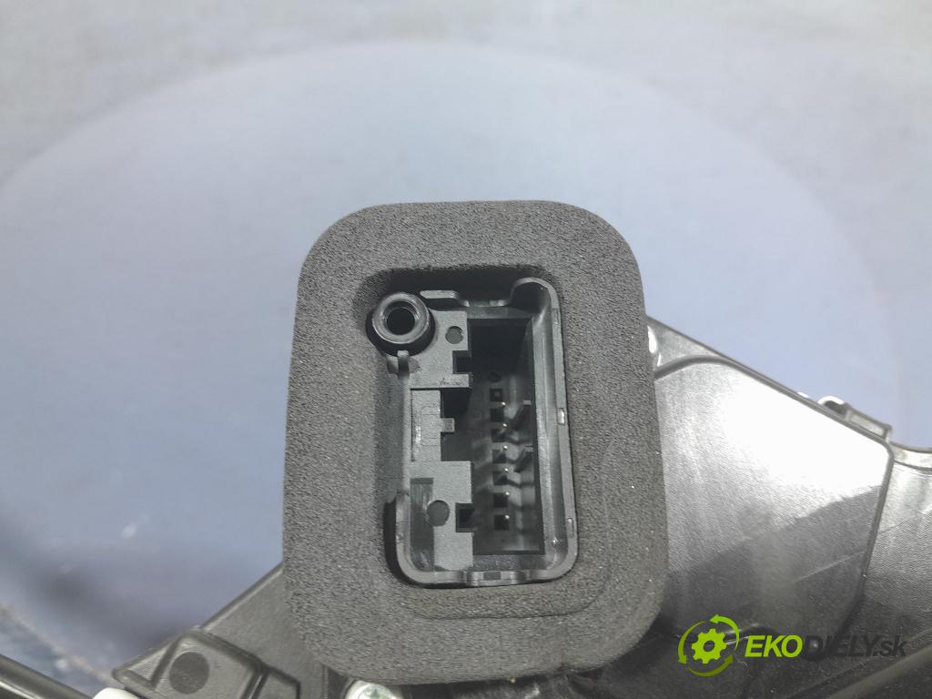 Skoda Octavia 2024 zámok dvere Predné v pravo: 3J1837016A
