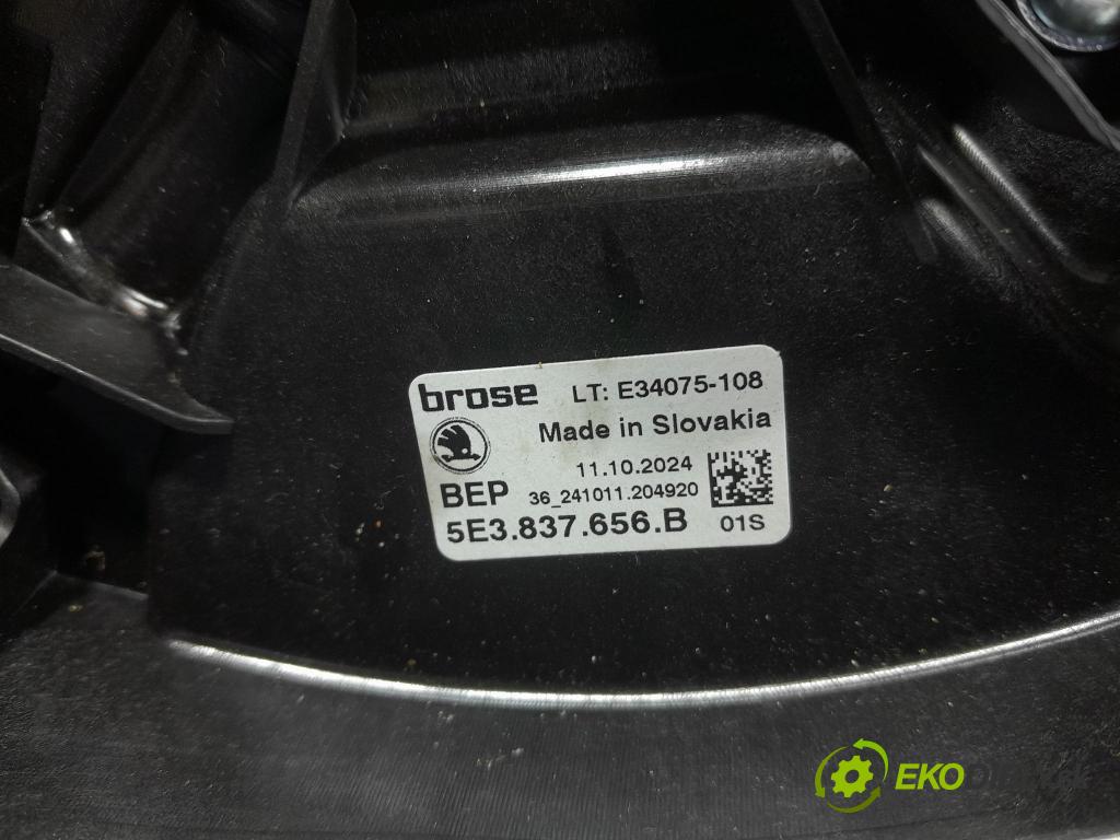 Skoda Octavia 2024 mechanizmus okna Okná: Predné v pravo: 5E3837656B