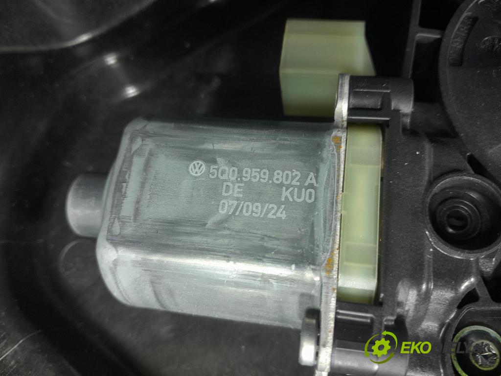Skoda Octavia 2024 mechanizmus okna Okná: Predné v pravo: 5E3837656B