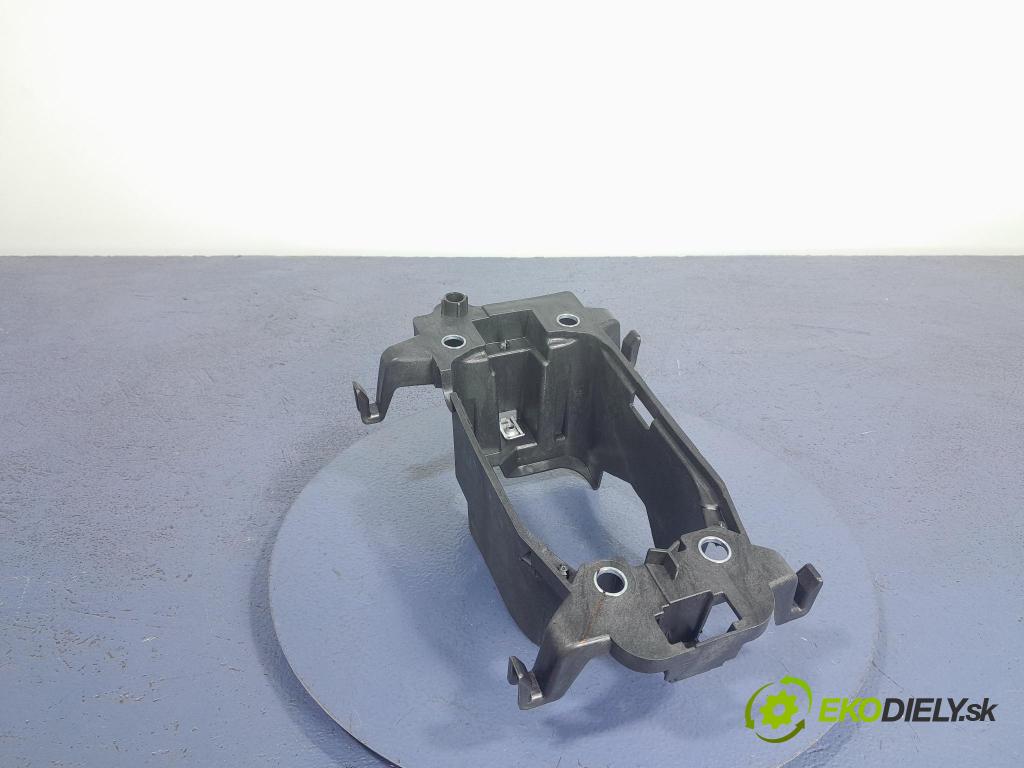 Skoda Octavia 2024 kryt Plast: Interiéry: 5E4864453