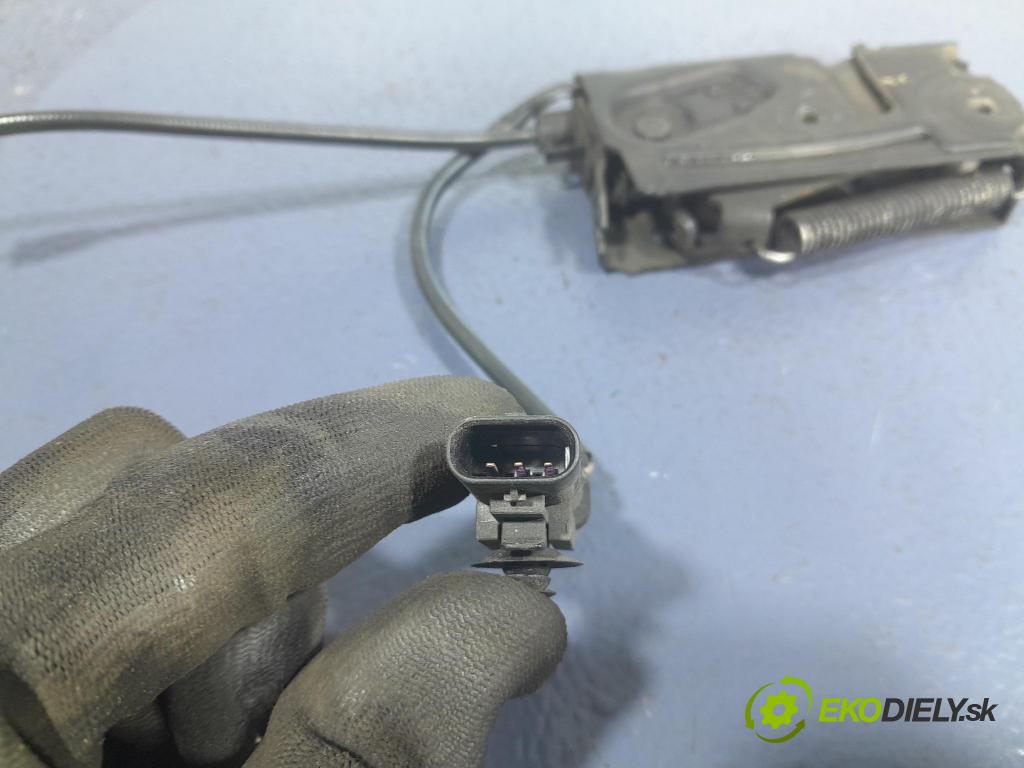Volvo Xc90 2016 zámok masky: 31479076