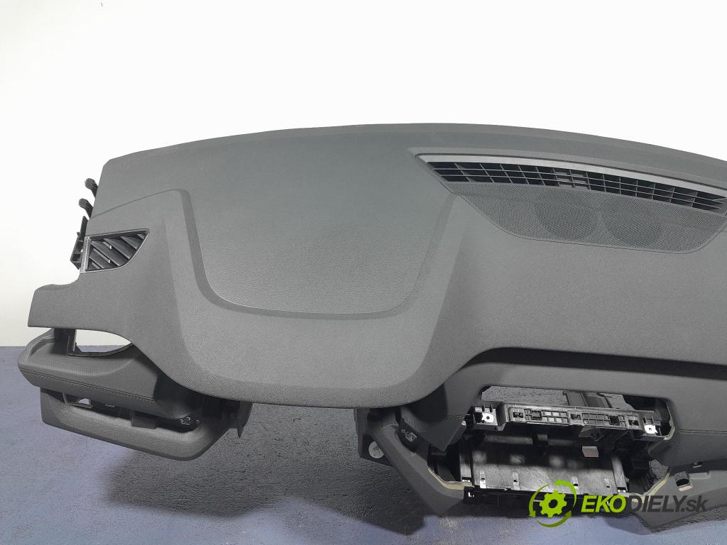 Skoda Octavia 2024 kokpit,pristrojová doska