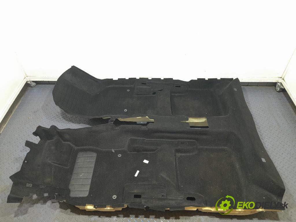 Skoda Octavia 2024 koberec do auta 5E4863021L