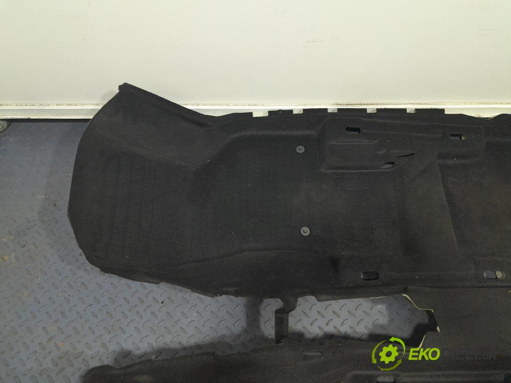 Skoda Octavia 2024 koberec do auta 5E4863021L