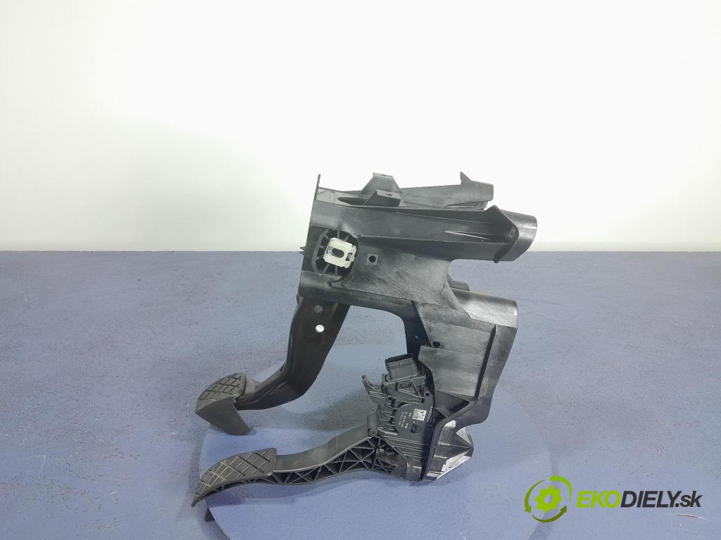 Skoda Octavia 2024 pedal Plyn: 3WA723503