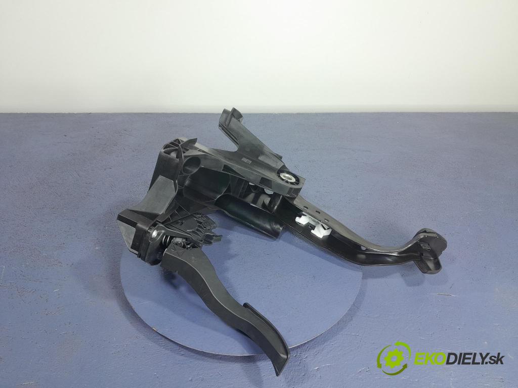Skoda Octavia 2024 pedal Plyn: 3WA723503