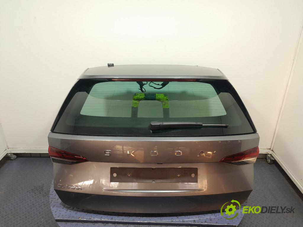 Skoda Octavia 2024 zadna dveře kufra: kufra: