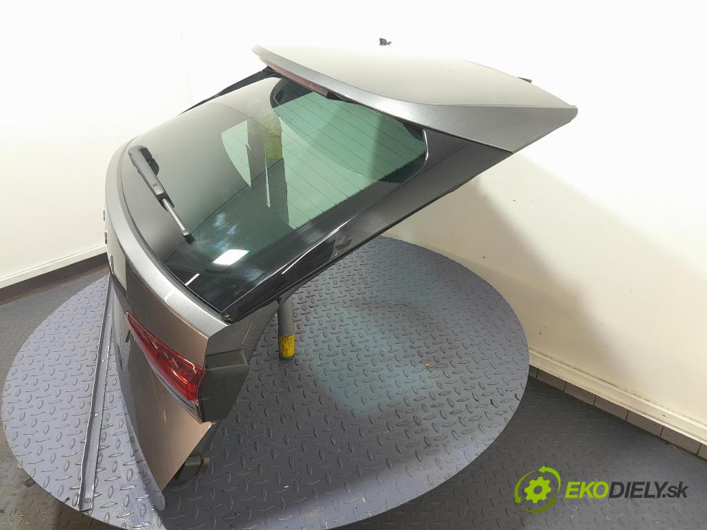 Skoda Octavia 2024 zadna dveře kufra: kufra: