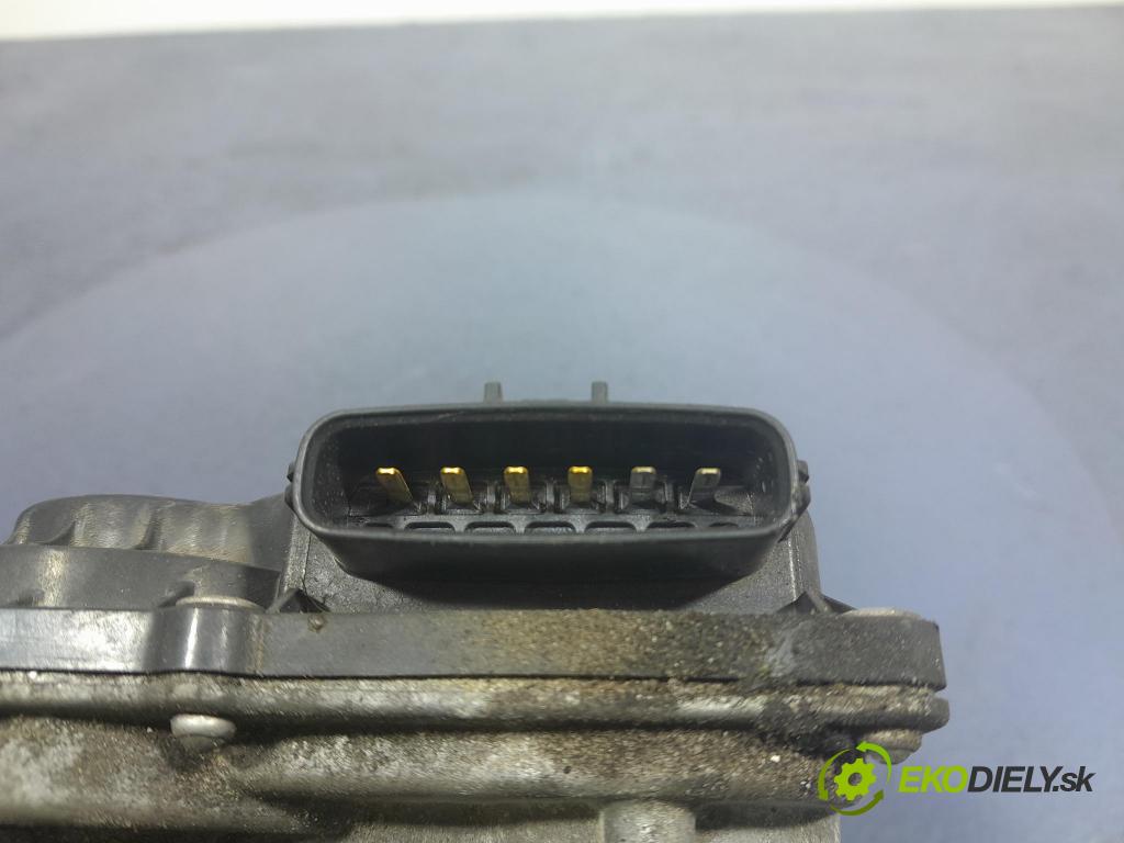 Toyota Prius 2013 škrticí klapka 22030-37060