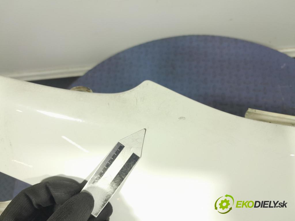 Toyota Prius 2013 blatník Predné v pravo: