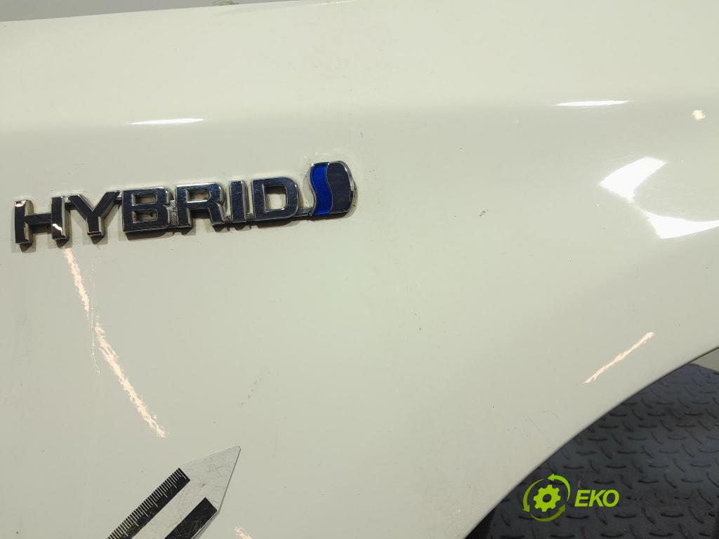 Toyota Prius 2013 blatník Predné v pravo: