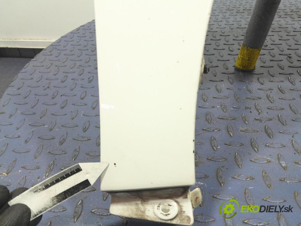 Toyota Prius 2013 blatník Predné v pravo: