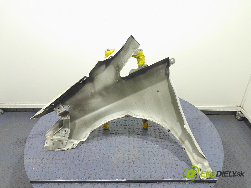 Toyota Prius 2013 blatník Predné v pravo: