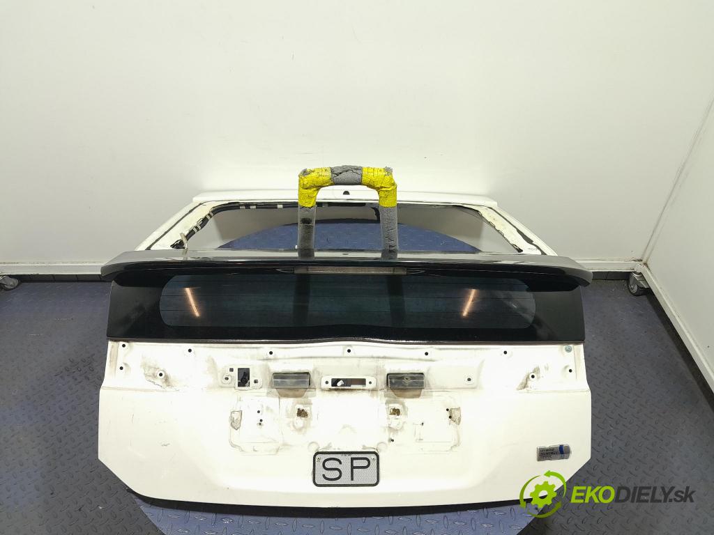 Toyota Prius 2013 zadní dveře kufra: kufr