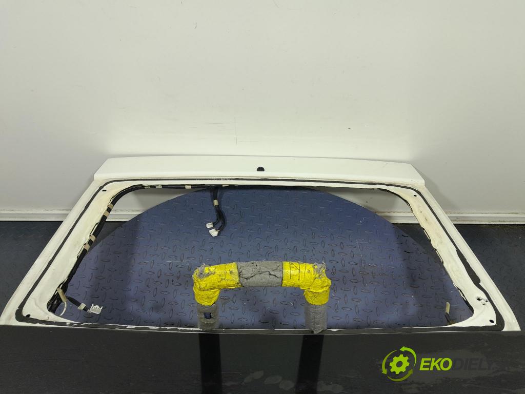 Toyota Prius 2013 zadní dveře kufra: kufr