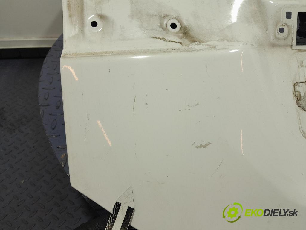 Toyota Prius 2013 zadní dveře kufra: kufr