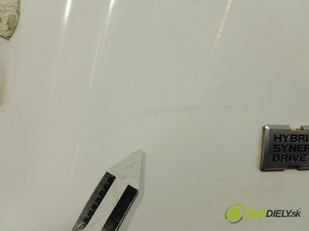 Toyota Prius 2013 zadní dveře kufra: kufr