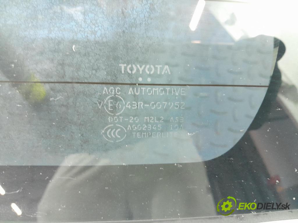 Toyota Prius 2013 zadní dveře kufra: kufr