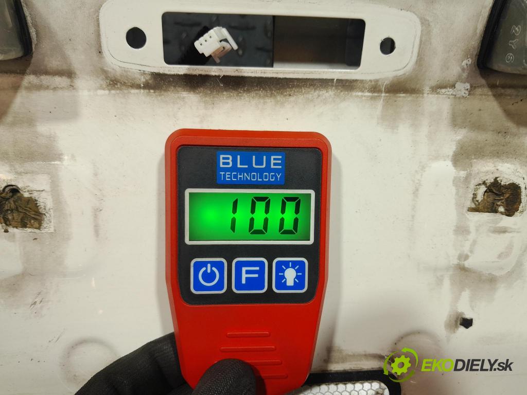 Toyota Prius 2013 zadní dveře kufra: kufr