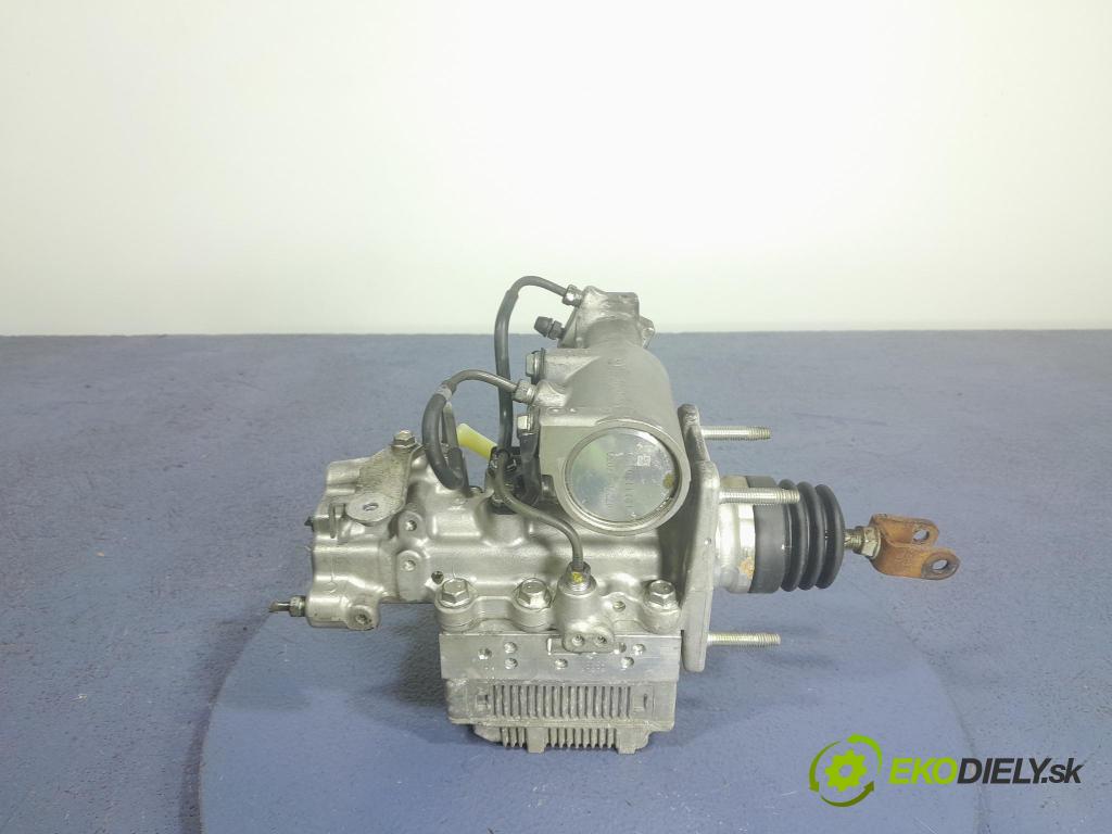 Toyota Prius 2013 čerpadlo ABS x 47210-47360