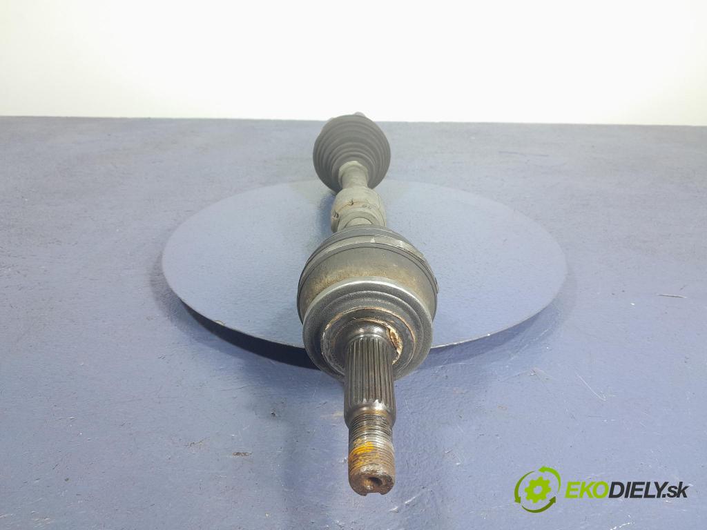 Toyota Prius 2013 poloos levá před DW11L