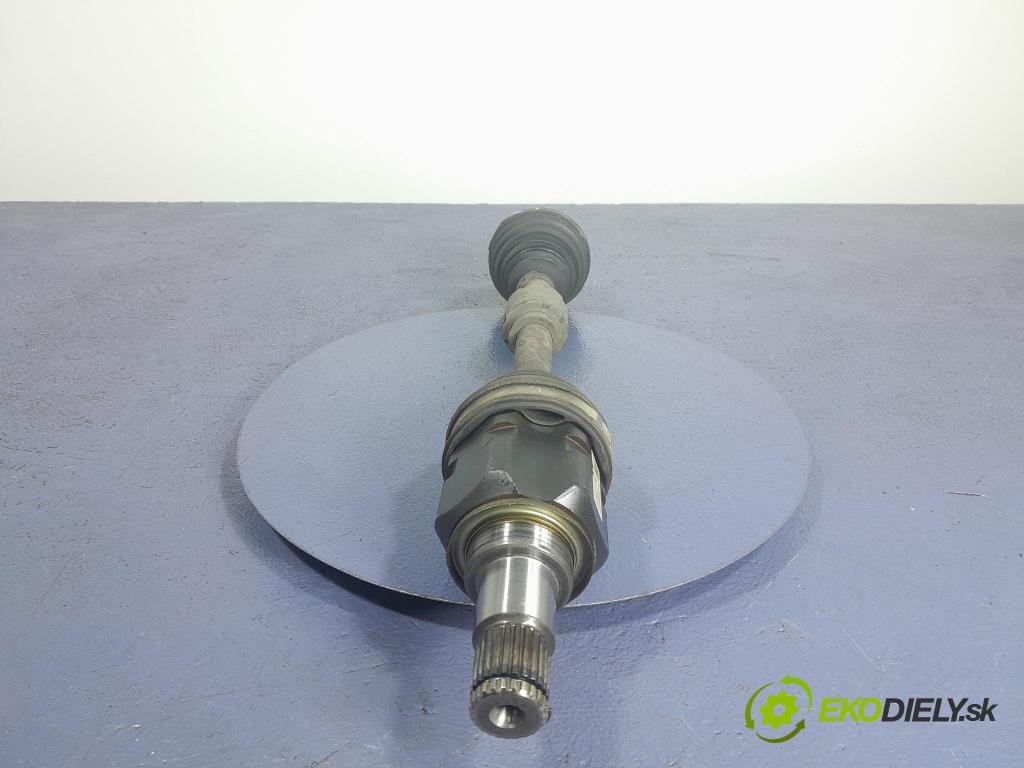 Toyota Prius 2013 poloos levá před DW11L