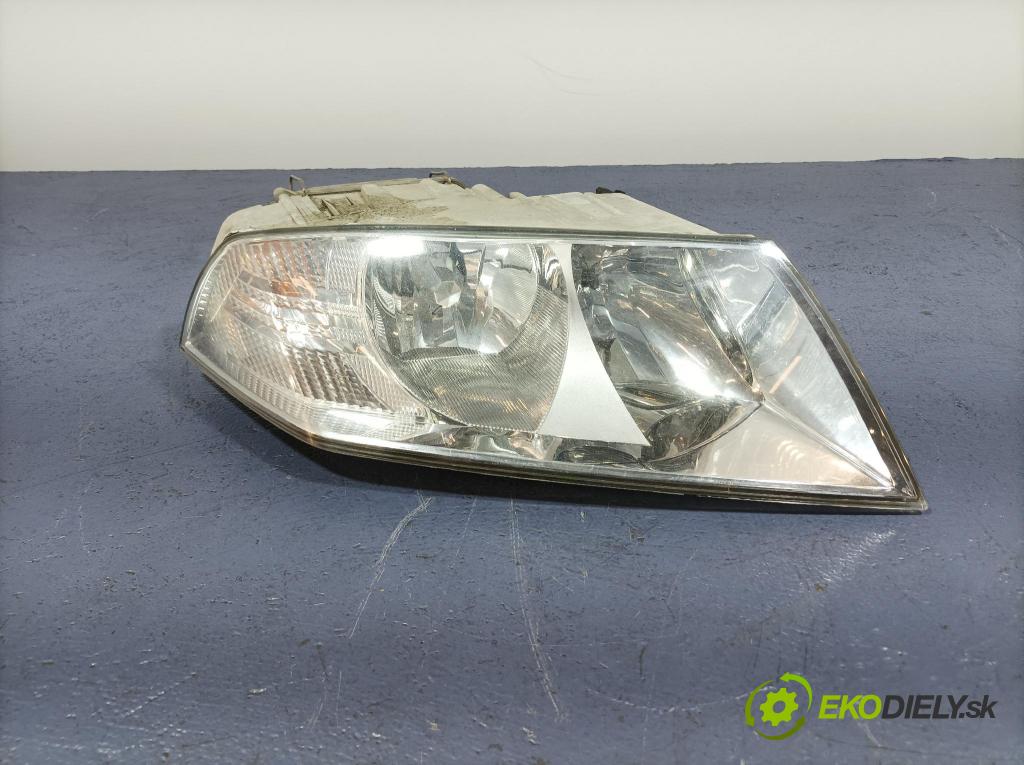 Skoda Octavia 2008 Reflektor: v pravo: 01