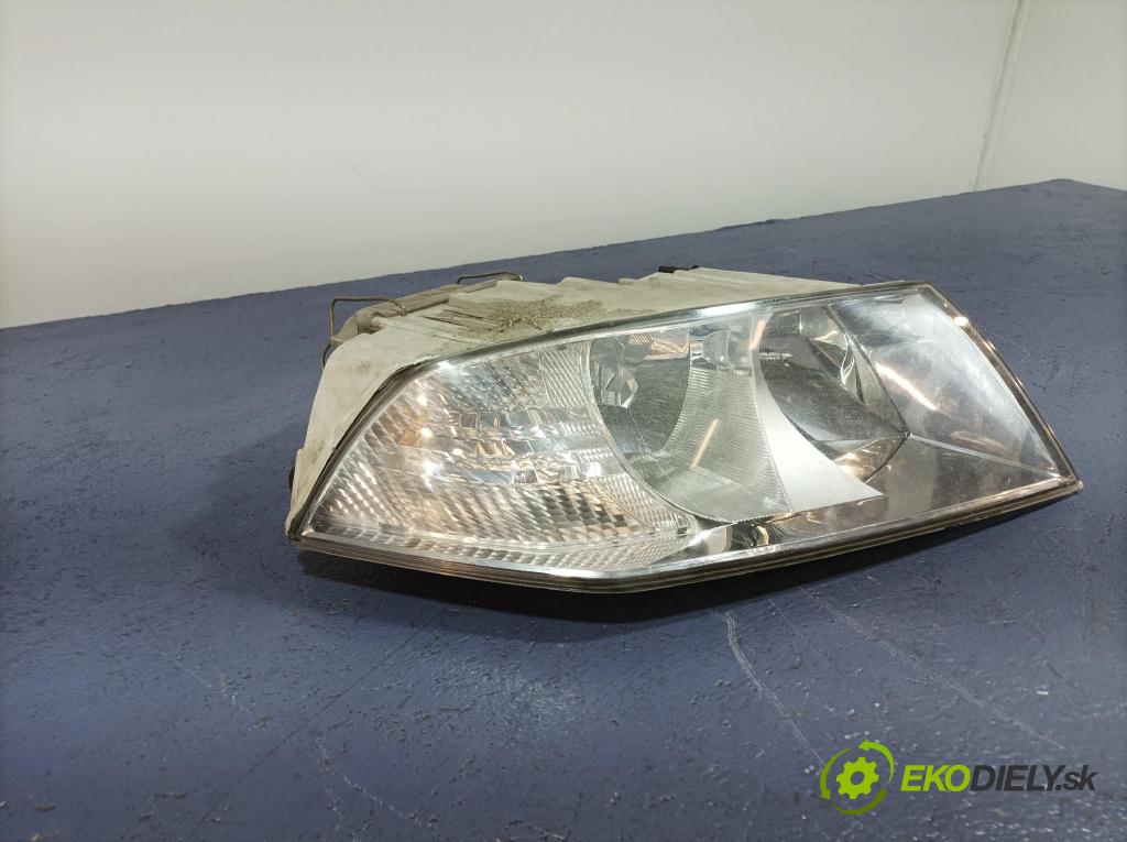 Skoda Octavia 2008 Reflektor: v pravo: 01