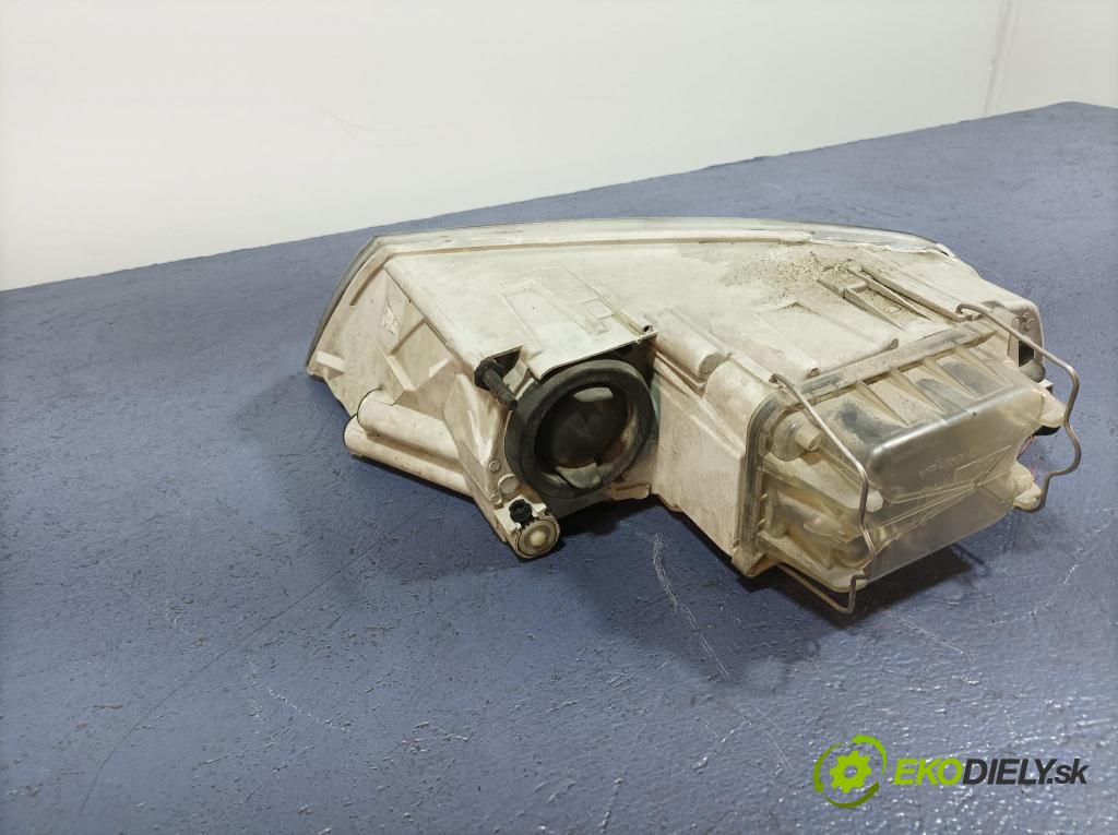 Skoda Octavia 2008 Reflektor: v pravo: 01