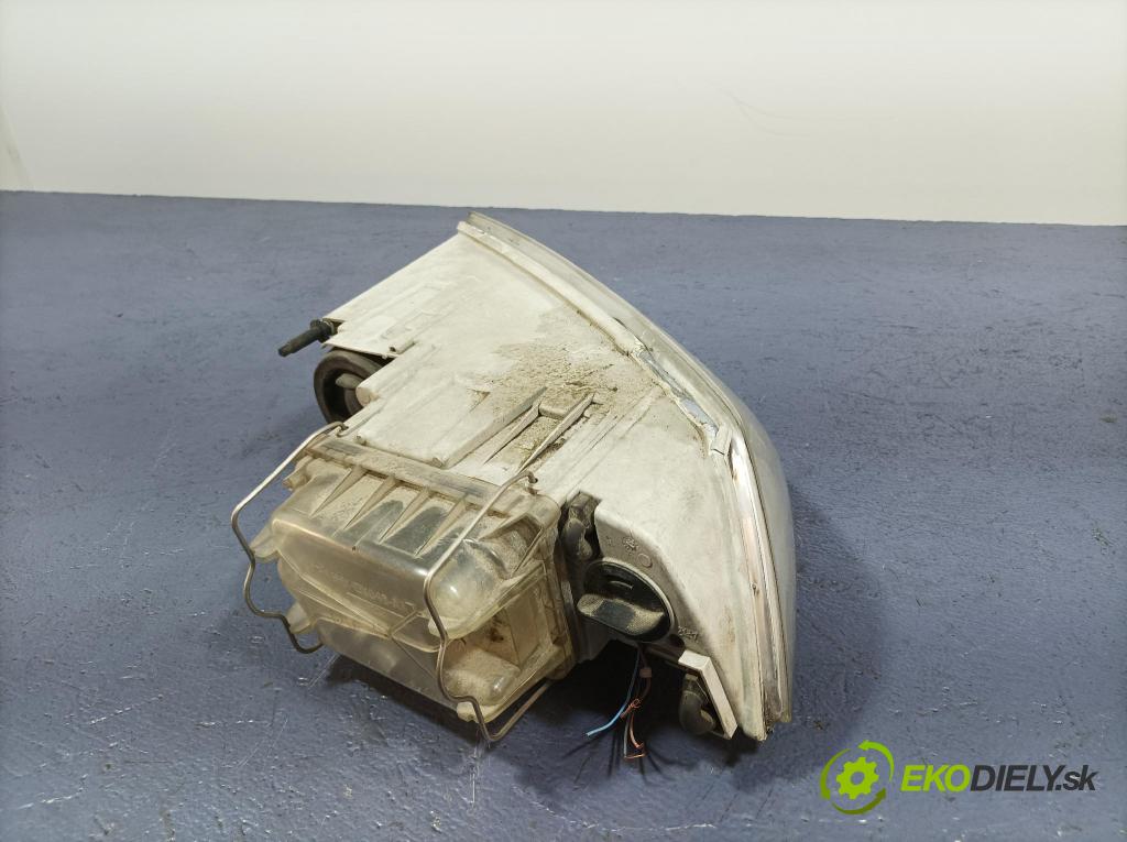 Skoda Octavia 2008 Reflektor: v pravo: 01