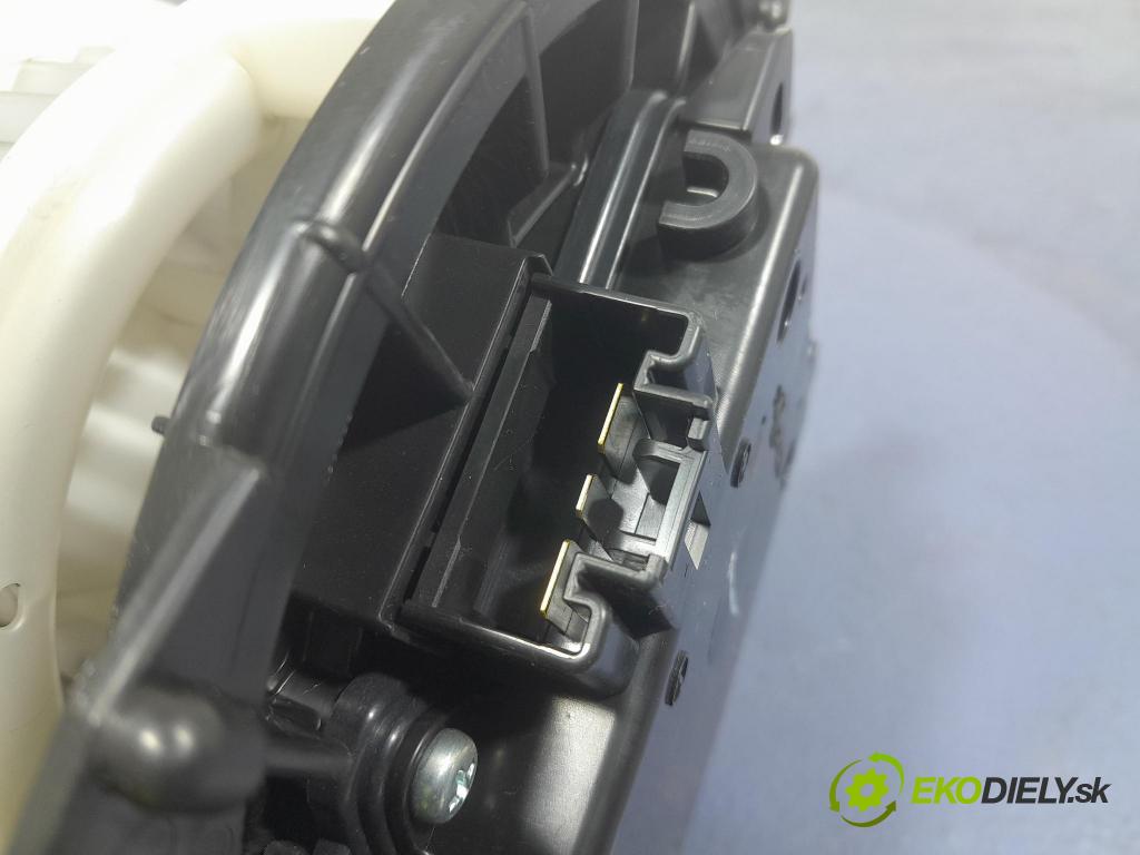 Lexus ES 2023 ventilátor Vzduch: 