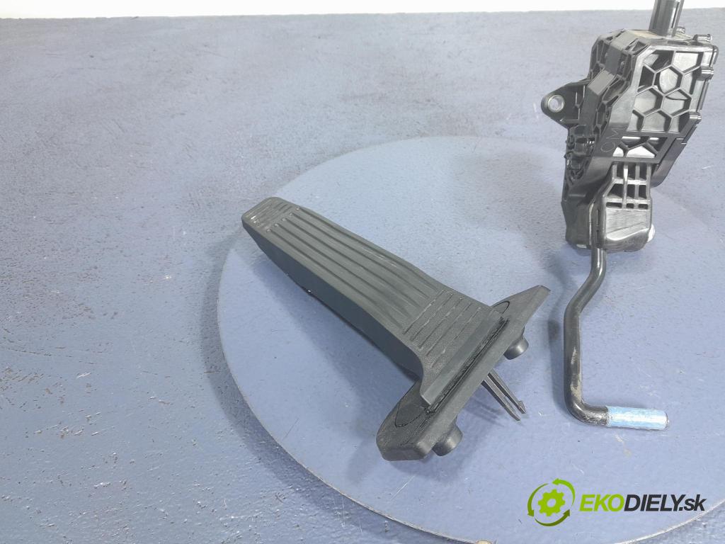 Lexus ES 2023 pedal Plyn: 78110-33171
