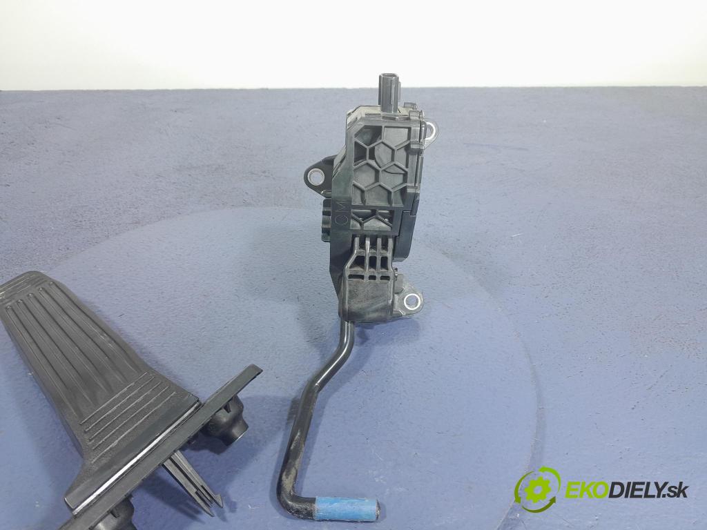 Lexus ES 2023 pedal Plyn: 78110-33171