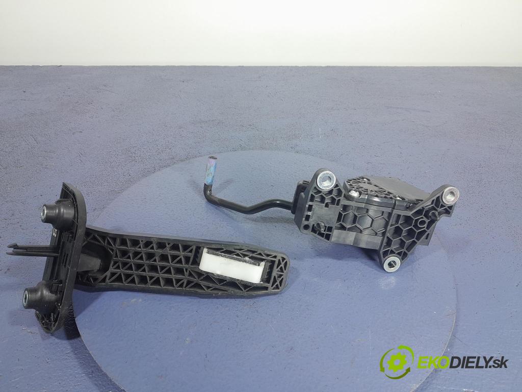 Lexus ES 2023 pedal Plyn: 78110-33171