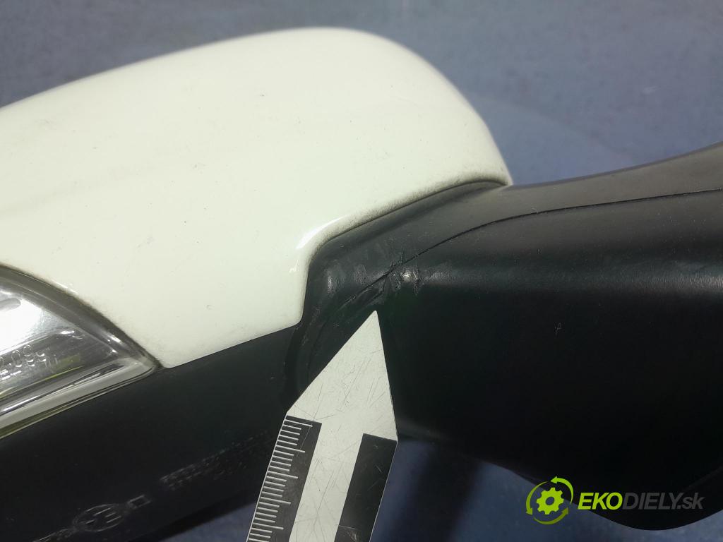 Toyota Prius 2013 zpětné zrcátko prave