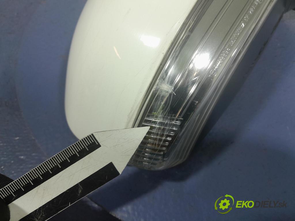 Toyota Prius 2013 zpětné zrcátko prave