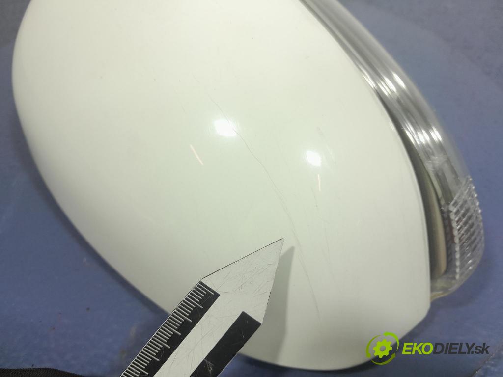 Toyota Prius 2013 zpětné zrcátko prave