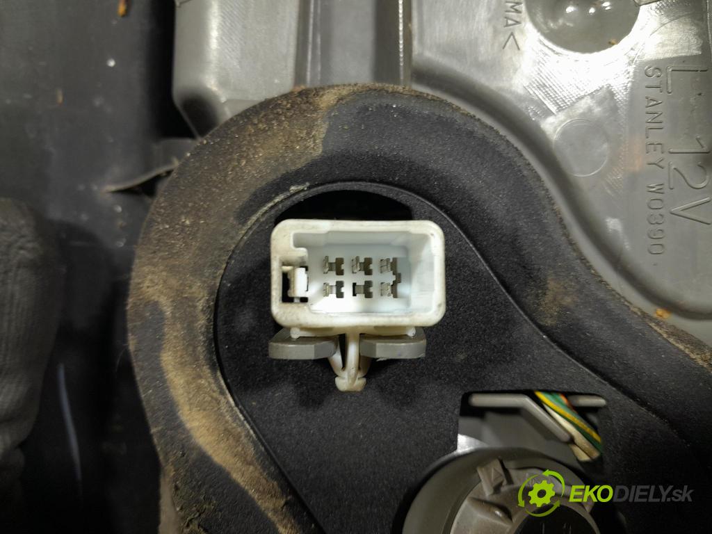 Toyota Prius 2013 svetlo / reflektor zad ľavá Vonkajsia: 