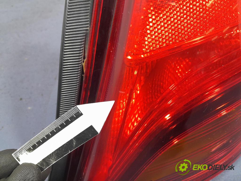 Toyota Yaris 2014 svetlo / reflektor zad Prava: Vonkajsia: 0D-166