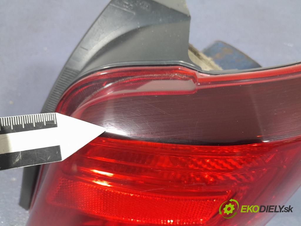 Toyota Yaris 2014 svetlo / reflektor zad Prava: Vonkajsia: 0D-166