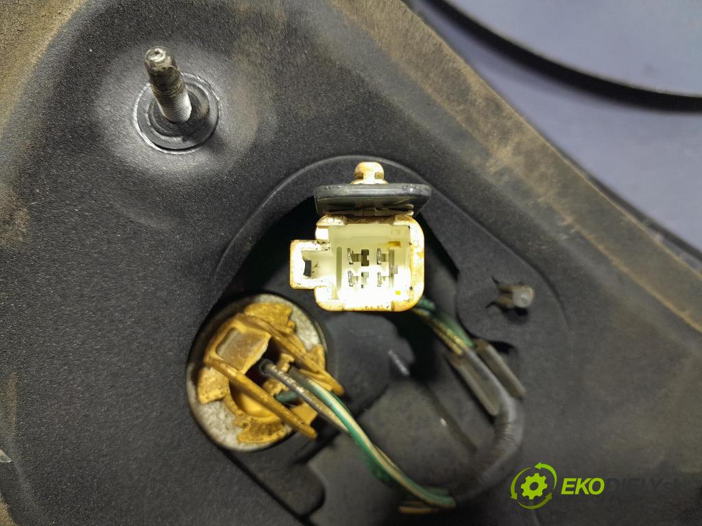 Toyota Yaris 2014 svetlo / reflektor zad Prava: Vonkajsia: 0D-166