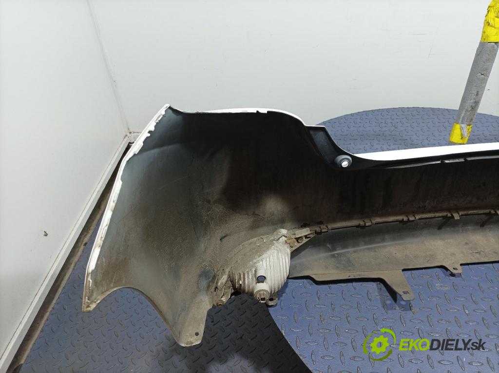 Toyota Yaris 2014 nárazník zad 
