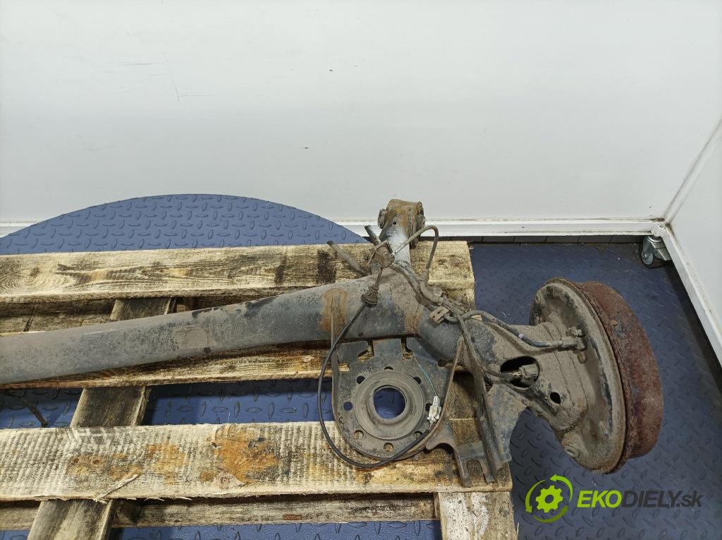 Toyota Yaris 2014 výstuha Pozastavenia: zad