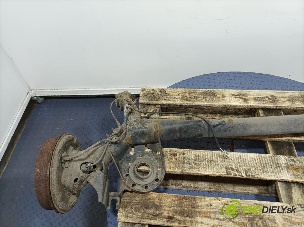 Toyota Yaris 2014 výstuha Pozastavenia: zad